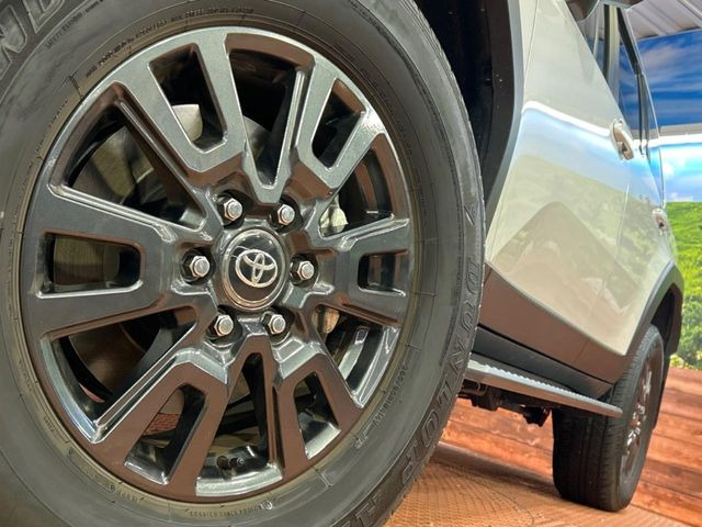 �y����18�C���`�A���~�z�C�[���z�O�ςɃ}�b�`���������A���~�z�C�[���𑕒����Ă���܂��B�e��ЊO�A���~�z�C�[����A�X�^�b�h���X�^�C�����戵�����Ă���܂��B���񂲑��k����������