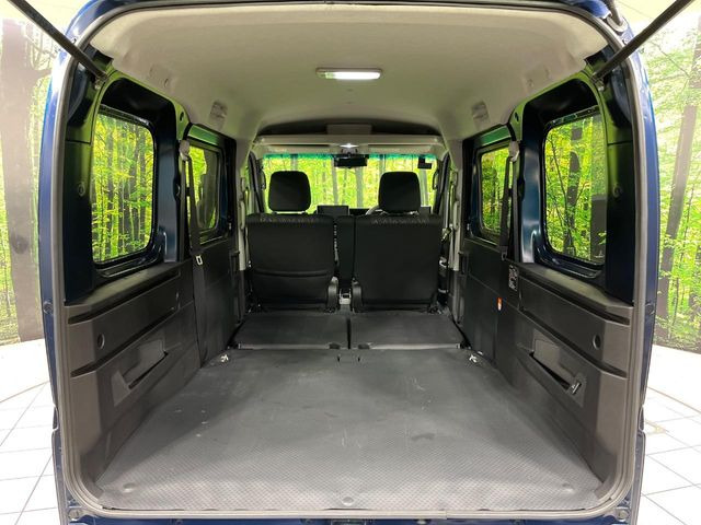 ���i�̂���������ʋ΁A���}���ɏ\���ȉ׎��X�y�[�X���m�ۂ��Ă���܂��B�Z�J���h�V�[�g��|���ƁA�傫�ȉו��̐ύڂ��\�ł���