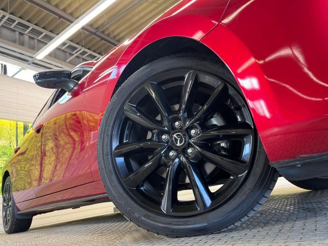 �y����18�C���`�A���~�z�C�[���z�O�ςɃ}�b�`���������A���~�z�C�[���𑕒����Ă���܂��B�e��ЊO�A���~�z�C�[����A�X�^�b�h���X�^�C�����戵�����Ă���܂��B���񂲑��k����������