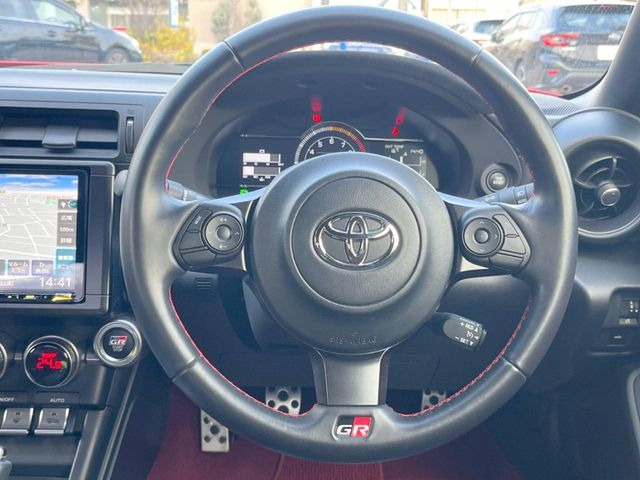 �y�����v�����X�e�A�����O�z�㎿�Ȋv���g�p���邱�ƂŁA��ɂ����������݂ƂĂ��^�]���₷���n���h���ł���