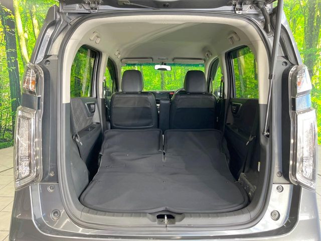 ���i�̂���������ʋ΁A���}���ɏ\���ȉ׎��X�y�[�X���m�ۂ��Ă���܂��B�Z�J���h�V�[�g��|���ƁA�傫�ȉו��̐ύڂ��\�ł���