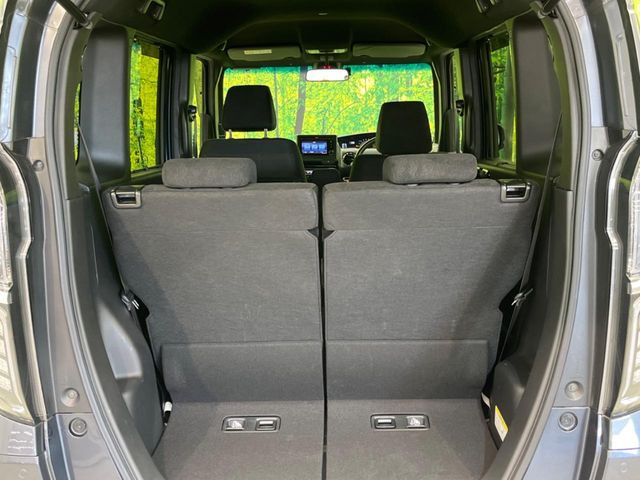 ���i�̂���������ʋ΁A���}���ɏ\���ȉ׎��X�y�[�X���m�ۂ��Ă���܂��B�Z�J���h�V�[�g��|���ƁA�傫�ȉו��̐ύڂ��\�ł���