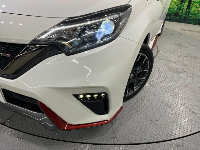 �yLED�w�b�h���C�g�z���V����ԑ��s�����ǍD�Ȏ��E���m�ۂ����S���ĉ^�]�ł��鍂�P�xLED�w�b�h���C�g�𑕔�!�_�����x�������A����d�͂��}�����Ă��܂��B