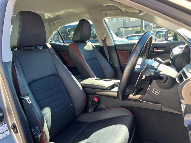 �y�n�[�t���U�[�V�[�g�z�������ƍ���S�n�𗼗������l�C�̃V�[�g���w�ʁE���ʂ̃t�@�u���b�N�f�ނ́A�ʋC���̗ǂ��⊊��ɂ����ɗD��Ă��܂��B�C���╞���ɍ��E���ꂸ���K�ɂ���肢�������܂��B