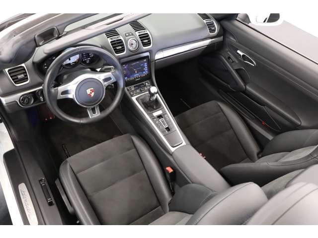 ���̐l�C�͐����邱�ƂȂ��A�� �Z�[���o�����[�ɂ����҂ł��郂�f���ƂȂ��Ă���܂��B