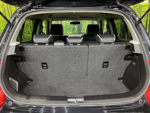 ���i�̂���������ʋ΁A���}���ɏ\���ȉ׎��X�y�[�X���m�ۂ��Ă���܂��B�Z�J���h�V�[�g��|���ƁA�傫�ȉו��̐ύڂ��\�ł���