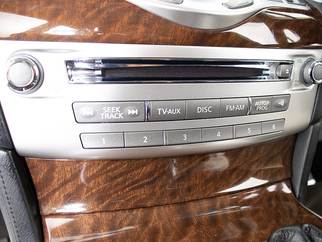 CD�͂������̎��ADVD�Đ����\�ł��B�t���Z�O�n�f�W�ɂ��Ή��������Bluetooth�ɂ��Ή����Ă���܂�