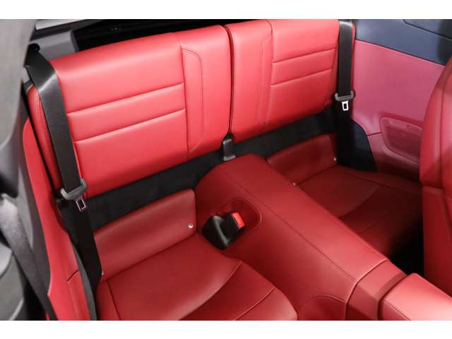 ��Ȃ͑�l�ł������\�ȃX�y�[�X���m�ۂ��A�Z�����ړ���ו��u���Ƃ��Ă����􂵂܂��B�X�|�[�c�J�[�ł���Ȃ�����p�����ӎ����ꂽ�|���V�F�炵���݌v�ł��B