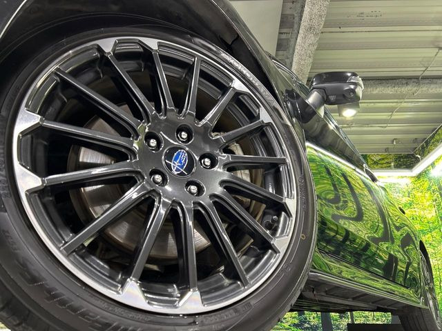 �y����18�C���`�A���~�z�C�[���z�O�ςɃ}�b�`���������A���~�z�C�[���𑕒����Ă���܂��B�e��ЊO�A���~�z�C�[����A�X�^�b�h���X�^�C�����戵�����Ă���܂��B���񂲑��k����������