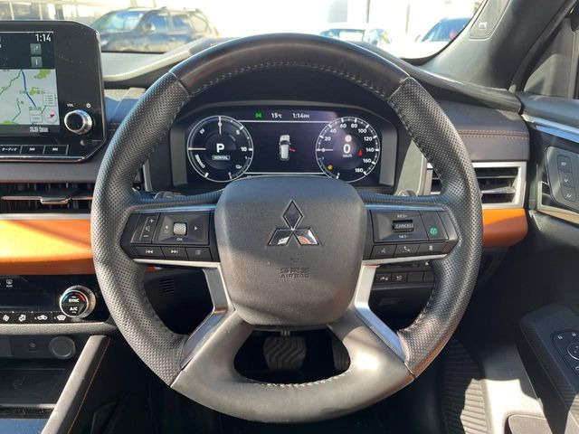 �y�����v�����X�e�A�����O�z�㎿�Ȋv���g�p���邱�ƂŁA��ɂ����������݂ƂĂ��^�]���₷���n���h���ł���