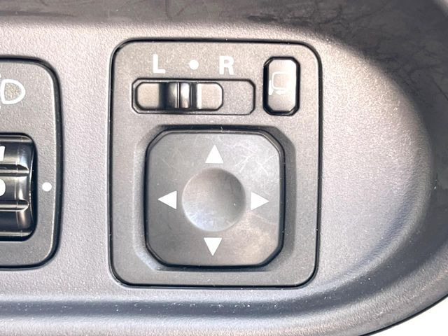 �y�d���i�[�~���[�z�T�C�h�~���[�͓d���i�[���ƂȂ��Ă���A�������ԏ�ł��L�Y�������X�N��}�����܂��B