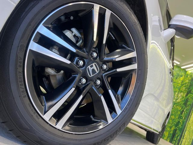 �y����17�C���`�A���~�z�C�[���z�O�ςɃ}�b�`���������A���~�z�C�[���𑕒����Ă���܂��B�e��ЊO�A���~�z�C�[����A�X�^�b�h���X�^�C�����戵�����Ă���܂��B���񂲑��k����������