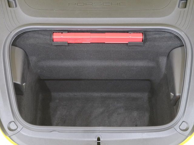 ラゲッジスペースについて、実際の具体的なサイズ感などご質問御座いましたらお答えさせて頂きます。こんな物、こんな形状の物が収納できるかなどお気軽にお声がけ下さいませ。