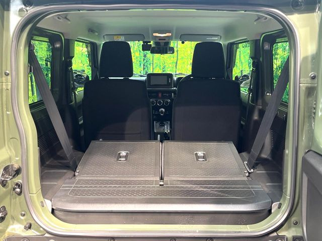 ���i�̂���������ʋ΁A���}���ɏ\���ȉ׎��X�y�[�X���m�ۂ��Ă���܂��B�Z�J���h�V�[�g��|���ƁA�傫�ȉו��̐ύڂ��\�ł���