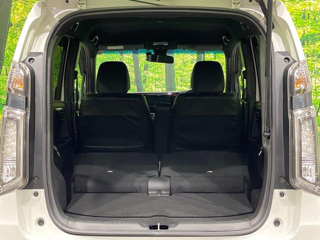 ���i�̂���������ʋ΁A���}���ɏ\���ȉ׎��X�y�[�X���m�ۂ��Ă���܂��B�Z�J���h�V�[�g��|���ƁA�傫�ȉו��̐ύڂ��\�ł���