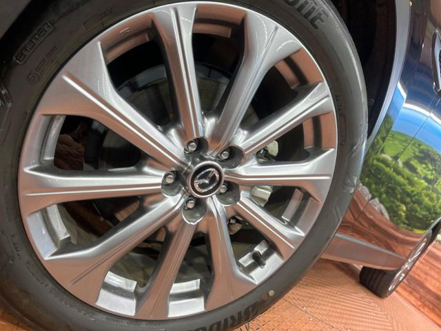 �y����20�C���`�A���~�z�C�[���z�O�ςɃ}�b�`���������A���~�z�C�[���𑕒����Ă���܂��B�e��ЊO�A���~�z�C�[����A�X�^�b�h���X�^�C�����戵�����Ă���܂��B���񂲑��k����������