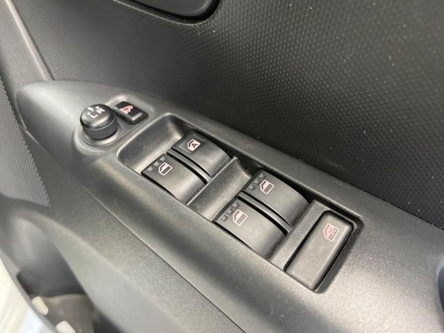 �y�d���i�[�~���[�z�T�C�h�~���[�͓d���i�[���ƂȂ��Ă���A�������ԏ�ł��L�Y�������X�N��}�����܂��B