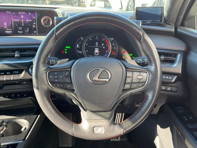 �y�����v�����X�e�A�����O�z�㎿�Ȋv���g�p���邱�ƂŁA��ɂ����������݂ƂĂ��^�]���₷���n���h���ł���