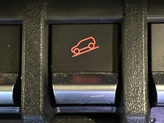 �y�_�E���q���A�V�X�g�z�}�ȍ⓹������Ƃ��Ɏ����Ńu���[�L�𐧌�A���̒ᑬ�x��ۂ��܂��B�ᓹ�∫�H�ȂǊ���₷���H�ʂ̉����ł��^�C�������b�N���Ȃ�������S!�n���h������ɏW���ł��܂�!