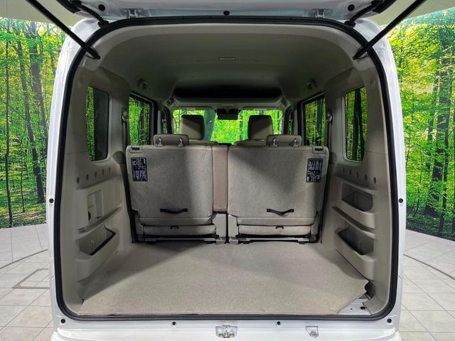 ���i�̂���������ʋ΁A���}���ɏ\���ȉ׎��X�y�[�X���m�ۂ��Ă���܂��B�Z�J���h�V�[�g��|���ƁA�傫�ȉו��̐ύڂ��\�ł���