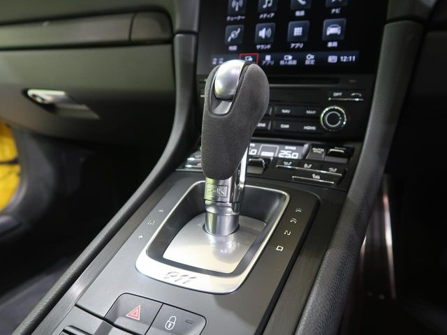 気になる箇所や、画像のリクエストなどお気軽にオートステージ幕張のプレミアムカー専門スタッフにお問い合わせください。