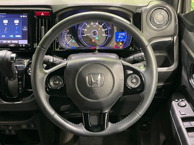 �y�����v�����X�e�A�����O�z�㎿�Ȋv���g�p���邱�ƂŁA��ɂ����������݂ƂĂ��^�]���₷���n���h���ł���