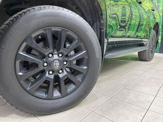 【純正18インチアルミホイール】外観にマッチした純正アルミホイールを装着しております。各種社外アルミホイールや、スタッドレスタイヤも取扱いしております。是非ご相談ください♪