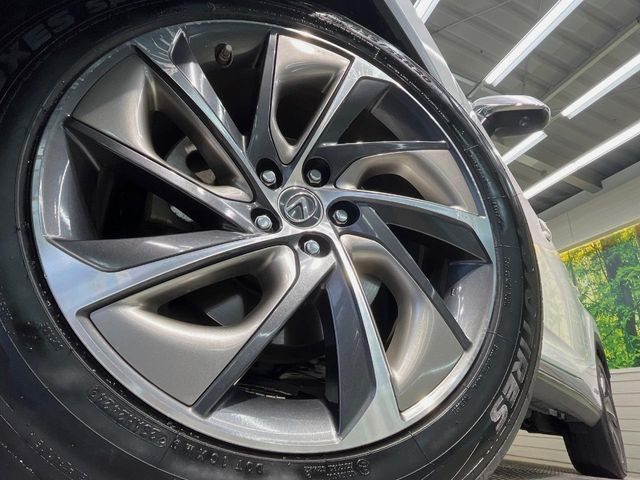 �y����20�C���`�A���~�z�C�[���z�O�ςɃ}�b�`���������A���~�z�C�[���𑕒����Ă���܂��B�e��ЊO�A���~�z�C�[����A�X�^�b�h���X�^�C�����戵�����Ă���܂��B���񂲑��k����������