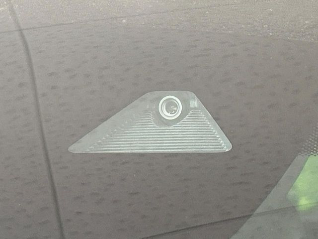 �y�X�}�[�g�V�e�B�u���[�L�T�|�[�g�z�ᑬ���s���ɑO���̎ԗ�����F�����A�Փ˂������Ȏ��͌x��ƃu���[�L�ŏՓˉ���Ɣ�Q�y�����A�V�X�g�B�����S�Ƀh���C�u�����y���݂��������܂��B