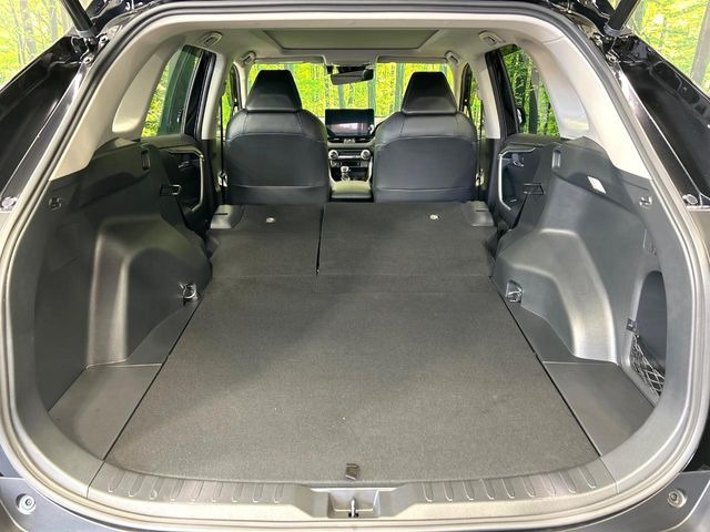 ���i�̂���������ʋ΁A���}���ɏ\���ȉ׎��X�y�[�X���m�ۂ��Ă���܂��B�Z�J���h�V�[�g��|���ƁA�傫�ȉו��̐ύڂ��\�ł���