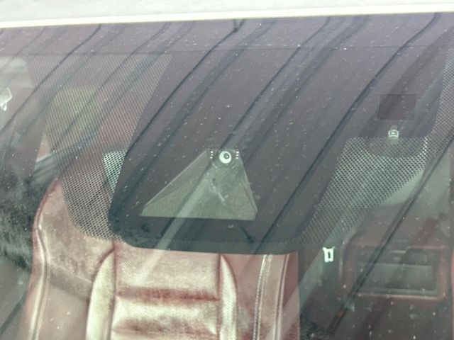 �y�Z�[�t�e�B�V�X�e���z�O���̎ԗ��������m���A�Փ˂������Ȏ��͌x��Œ��ӂ𑣂��A�u���[�L�𓥂ޗ͂��T�|�[�g�B�u���[�L�𓥂߂Ȃ������ꍇ�͏Փ˔�Q�y���u���[�L���쓮�A�Փˉ�����T�|�[�g���܂��B