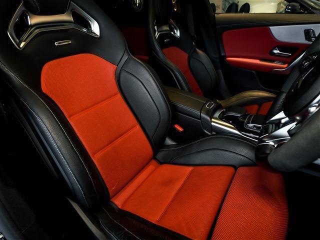 �X�|�[�c���Ɖ��K���𗼗����Ă���܂��B