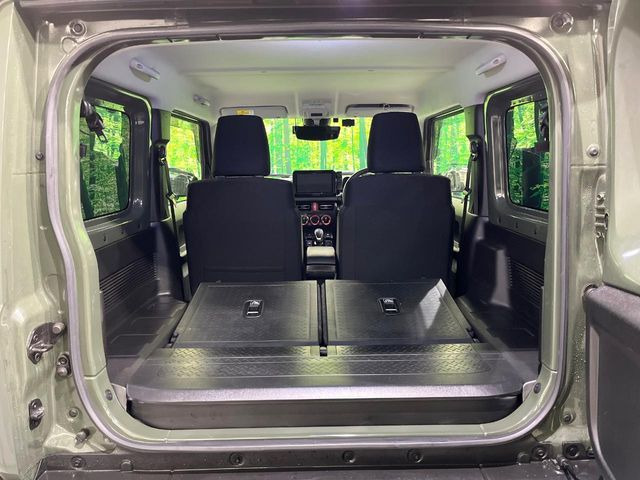 ���i�̂���������ʋ΁A���}���ɏ\���ȉ׎��X�y�[�X���m�ۂ��Ă���܂��B�Z�J���h�V�[�g��|���ƁA�傫�ȉו��̐ύڂ��\�ł��B