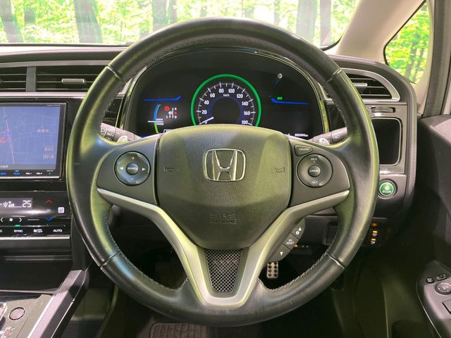 �y�����v�����X�e�A�����O�z�㎿�Ȋv���g�p���邱�ƂŁA��ɂ����������݂ƂĂ��^�]���₷���n���h���ł���