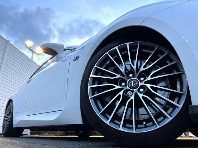 �y����OP19�C���`�A���~�z�C�[���z�O�ςɃ}�b�`���������A���~�z�C�[���𑕒����Ă���܂��B�e��ЊO�A���~�z�C�[����A�X�^�b�h���X�^�C�����戵�����Ă���܂��B���񂲑��k����������