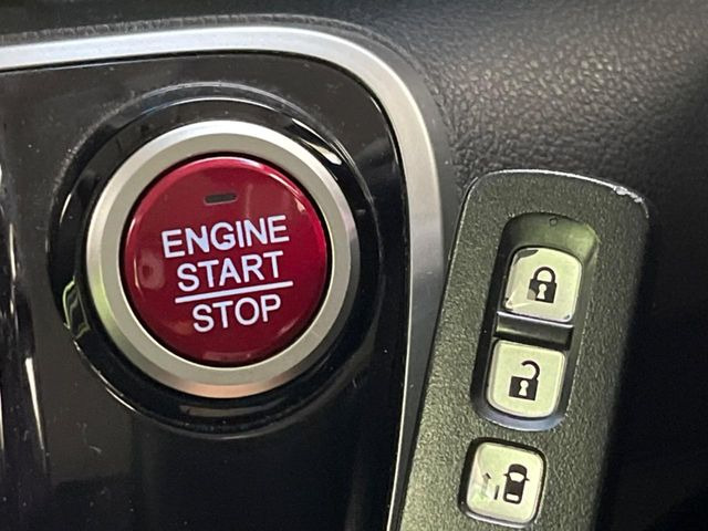 �yHonda�X�}�[�g�L�[�z�J�o����|�P�b�g�ɓ��ꂽ�܂܂ł��h�A�̎{���E�������\�ȃX�}�[�g�L�[�𑕔��B�G���W���̃I���E�I�t�����J�M�����o���K�v����������Ƃ��Ă��֗��ł���