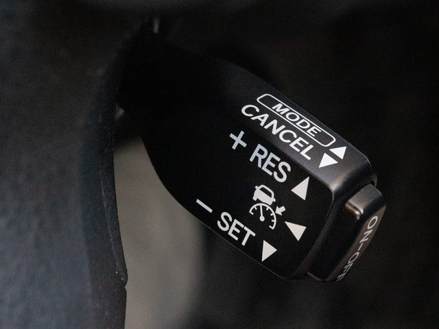 ���[�_�[�N���[�Y�R���g���[��  �~���g���[�_�[�ƒP��J�����Ő�s�Ԃ�F�����A�ԑ��ɉ������Ԋԋ�����ۂ��Ȃ���Ǐ]���s���x�����܂��B