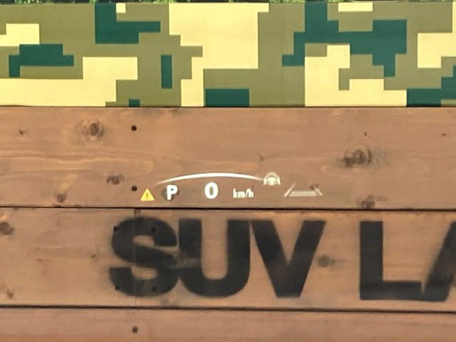 �y�J���[�w�b�h�A�b�v�f�B�X�v���C�z���݂̑��x�⑖�s�����f�W�^���\���ŉ^�]�ȑO���̃K���X�ɓ��e!�J���[�t���Ŏ��F���������A�^�]���ڐ������炳���K�v�ȏ����m�F�ł���̂łƂ��Ă��֗��ň��S!