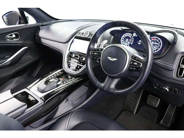 ���I���ꂽ�f�ނƐ��k�Ȏd���Ă��A������Ԃ�^�̃��O�W���A���[�֏��؂��܂��B