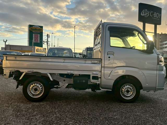 �݌Ɏԗ��Ɋւ��Ă͂��q�l�ɂ��ǂ����̂����񋟂���ׂɕi���ɍS���Ďd������s���Ă���܂��B�e���Ԃ̏�Ԃ͂��ꂼ��ł��̂ł����k���ɓ��X�X�^�b�t�������������Ē����܂��̂ł����S���������܂��B