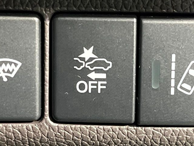 �y�z���_�Z���V���O�z���s���ɑO���̎ԗ�����F�����A�Փ˂������Ȏ��͌x��ƃu���[�L�ŏՓˉ���Ɣ�Q�y�����A�V�X�g�B�����S�Ƀh���C�u�����y���݂��������܂��B