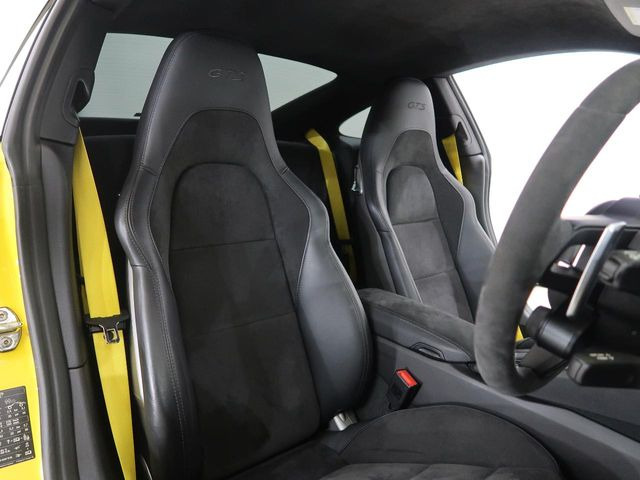 シートについても状態良く維持されている個体です。オートステージでは専用のシート生地をガードするコーティングもご用意してります。是非お申し付け下さい。