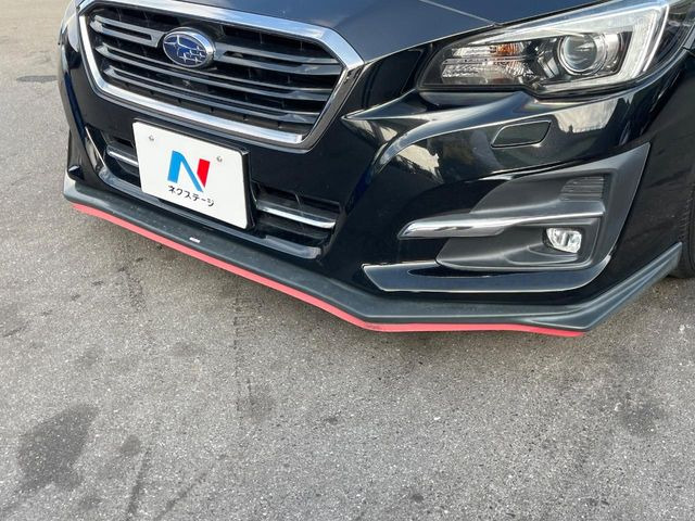 �ySTI�X�^�C���p�b�P�[�W�z�t�����g�E�T�C�h�E���A��STI�̃G�A���œ���B�O�ς̃X�|�[�e�B�[�����ۗ������Ă���邾���łȂ��A�������s���̋�̓o�����X���œK�����Ă���܂��B