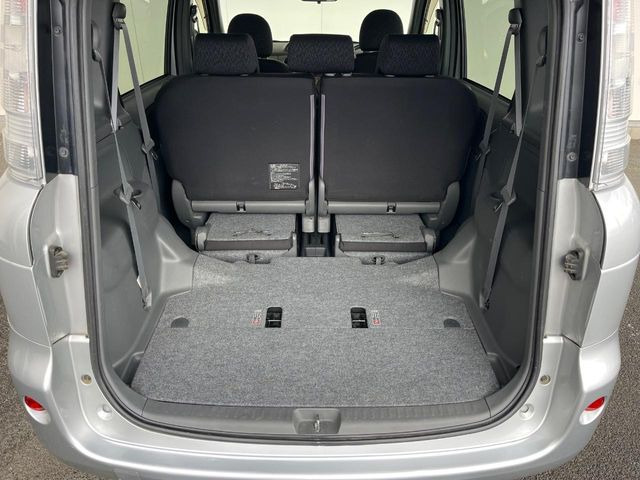 ���i�̂���������ʋ΁A���}���ɏ\���ȉ׎��X�y�[�X���m�ۂ��Ă���܂��B�Z�J���h�V�[�g��|���ƁA�傫�ȉו��̐ύڂ��\�ł���