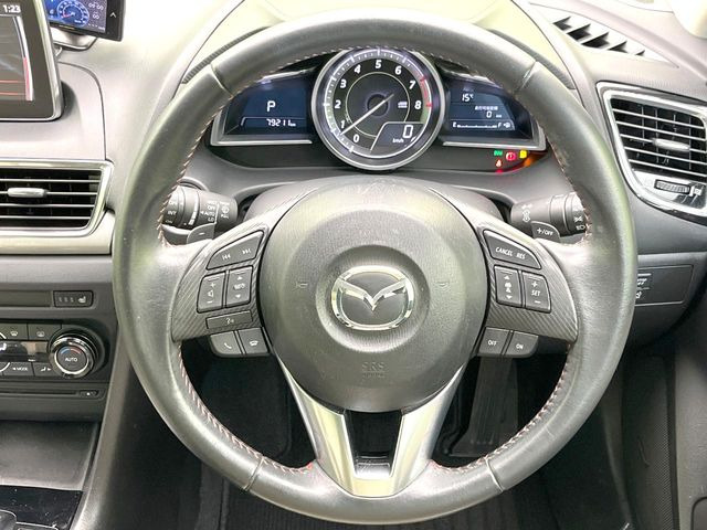 �y�����v�����X�e�A�����O�z�㎿�Ȋv���g�p���邱�ƂŁA��ɂ����������݂ƂĂ��^�]���₷���n���h���ł���