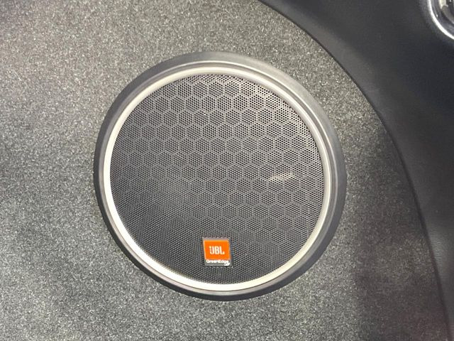 �yJBL�T�E���h�V�X�e���z���[�J�[�I�v�V�����̍��i�ʃT�E���h�V�X�e���𓋍ځB��p�̃`���[�j���O���{���ꂽ�召�l�X�ȃX�s�[�J�[����ǎ��ȃT�E���h���t�ł��A�Տꊴ���ӂ�鉹����Ԃ����o���܂��B