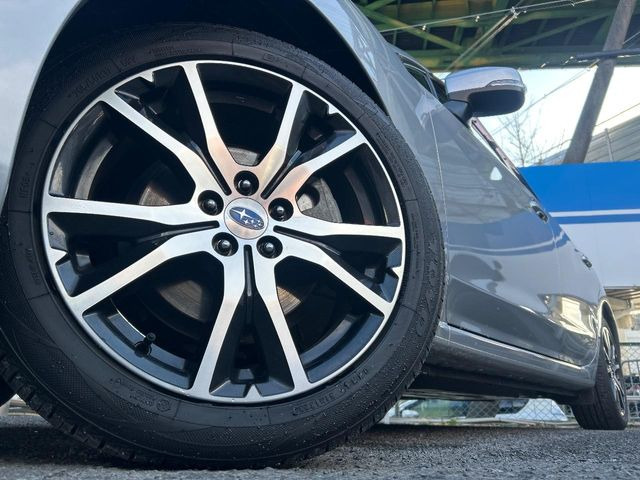 �y����17�C���`�A���~�z�C�[���z�O�ςɃ}�b�`���������A���~�z�C�[���𑕒����Ă���܂��B�e��ЊO�A���~�z�C�[����A�X�^�b�h���X�^�C�����戵�����Ă���܂��B���񂲑��k����������