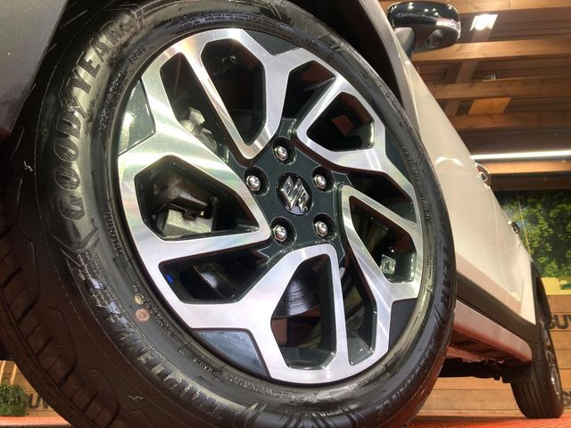 �y����16�C���`�A���~�z�C�[���z�O�ςɃ}�b�`���������A���~�z�C�[���𑕒����Ă���܂��B�e��ЊO�A���~�z�C�[����A�X�^�b�h���X�^�C�����戵�����Ă���܂��B���񂲑��k����������