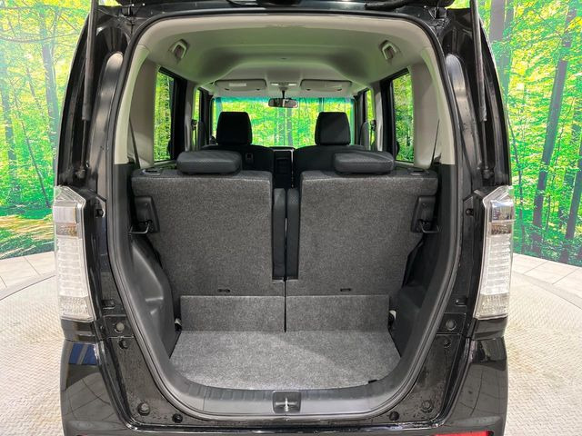 ���i�̂���������ʋ΁A���}���ɏ\���ȉ׎��X�y�[�X���m�ۂ��Ă���܂��B�Z�J���h�V�[�g��|���ƁA�傫�ȉו��̐ύڂ��\�ł���