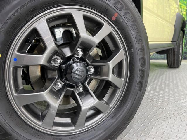 �y�����A���~�z�C�[���z�O�ςɃ}�b�`���������A���~�z�C�[���𑕒����Ă���܂��B�e��ЊO�A���~�z�C�[����A�X�^�b�h���X�^�C�����戵�����Ă���܂��B���񂲑��k����������